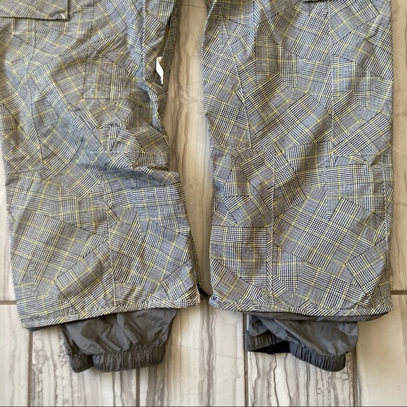 NWOT Burton White Collection ski/board pants. - Picture 8 of 8